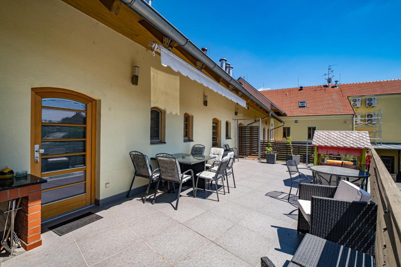 Relax Hotel Stork Леднице Экстерьер фото
