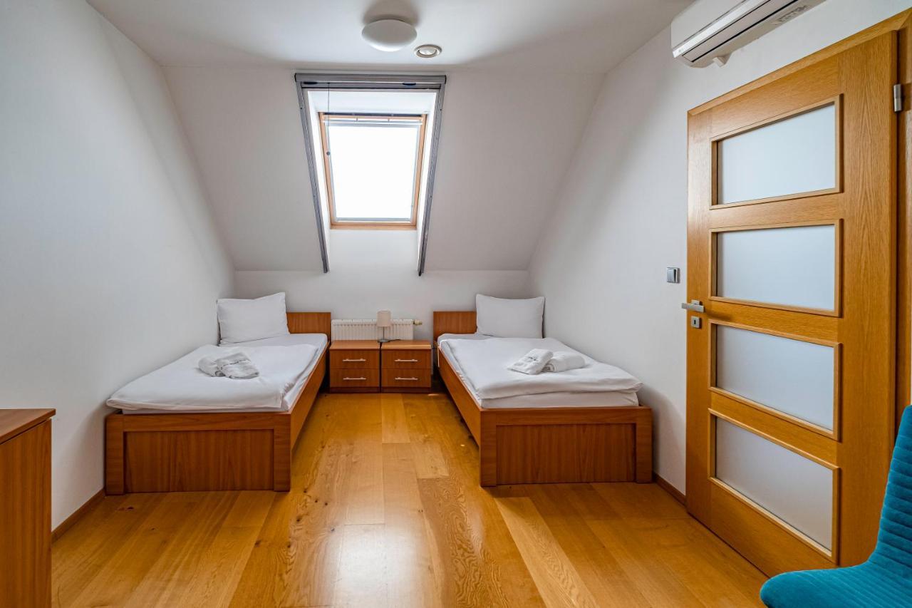 Relax Hotel Stork Леднице Экстерьер фото