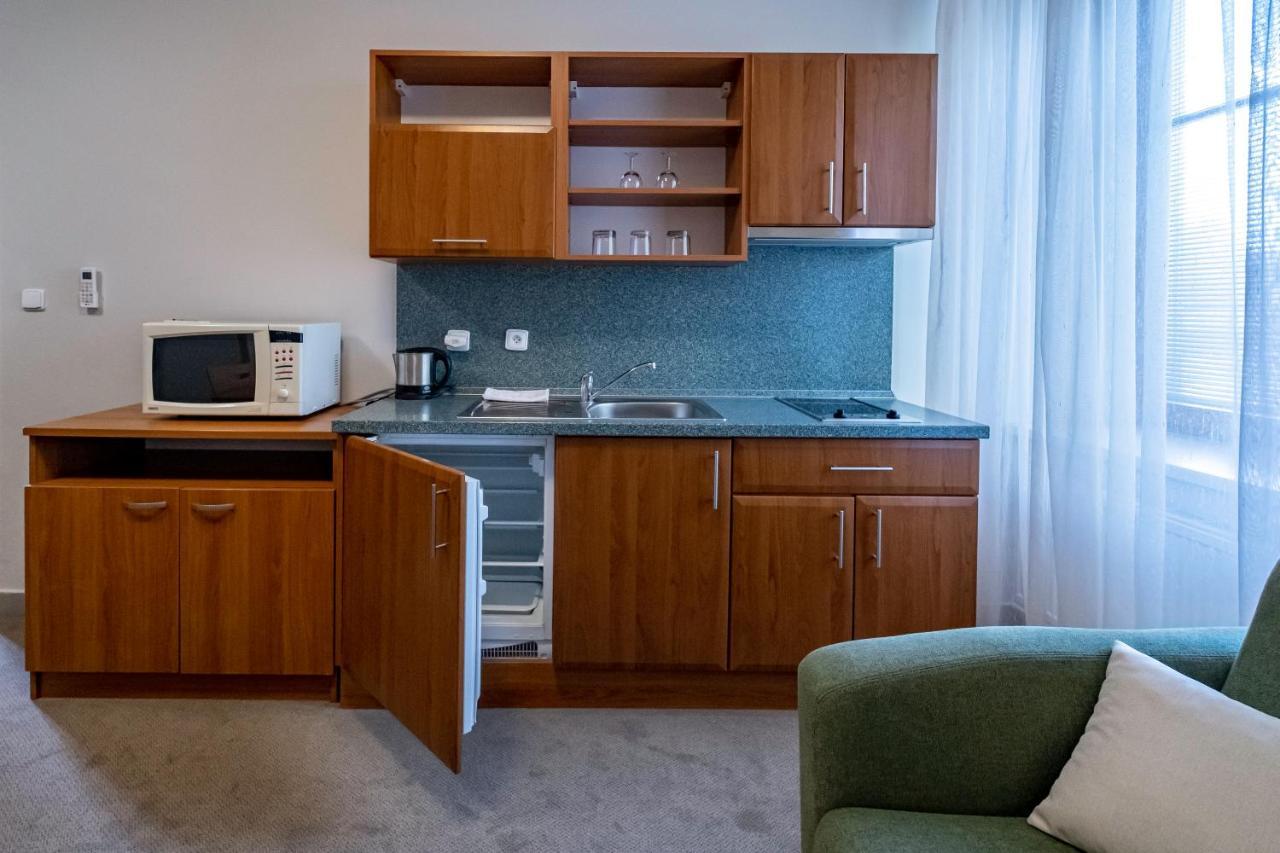 Relax Hotel Stork Леднице Экстерьер фото