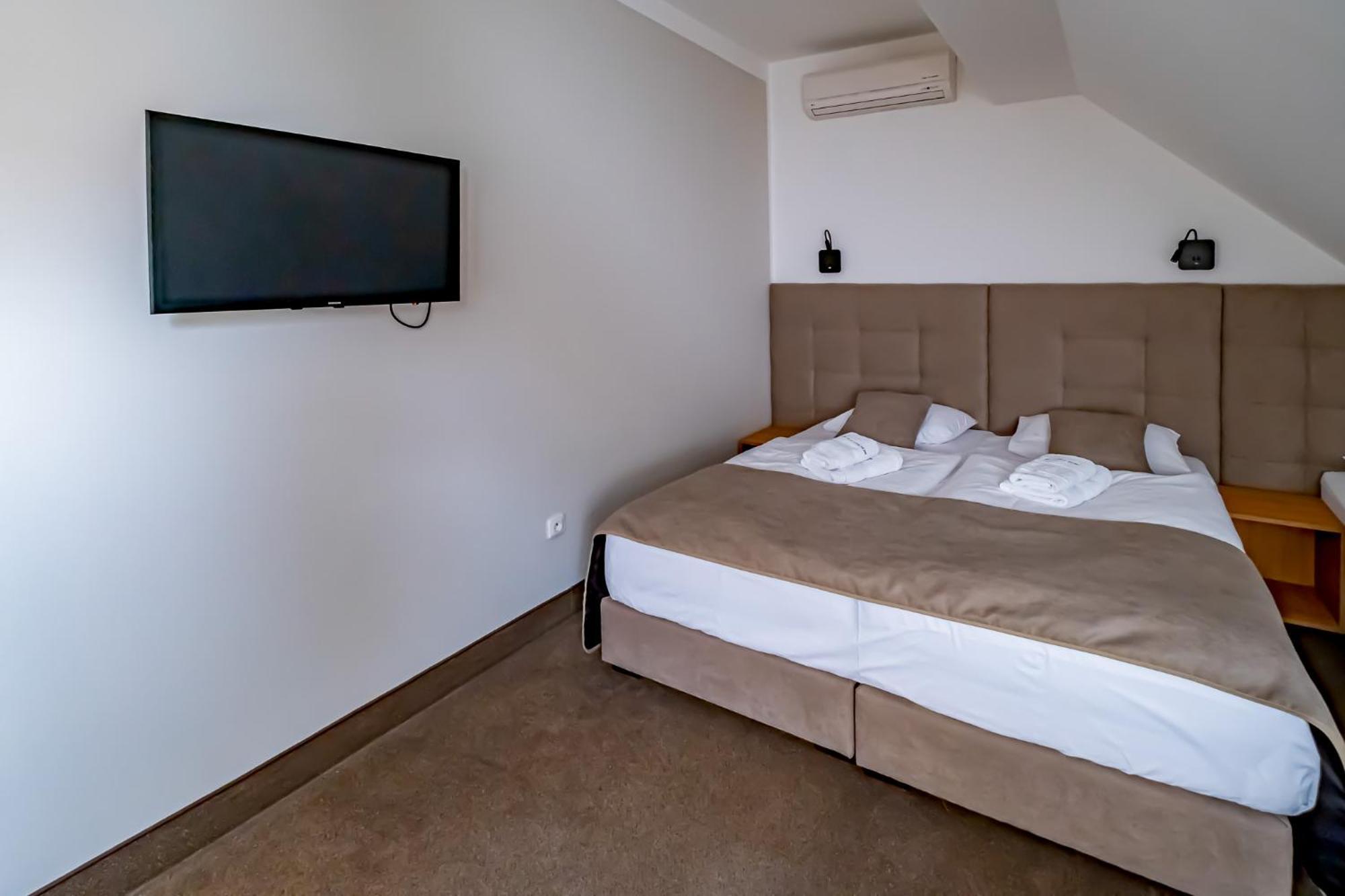 Relax Hotel Stork Леднице Экстерьер фото