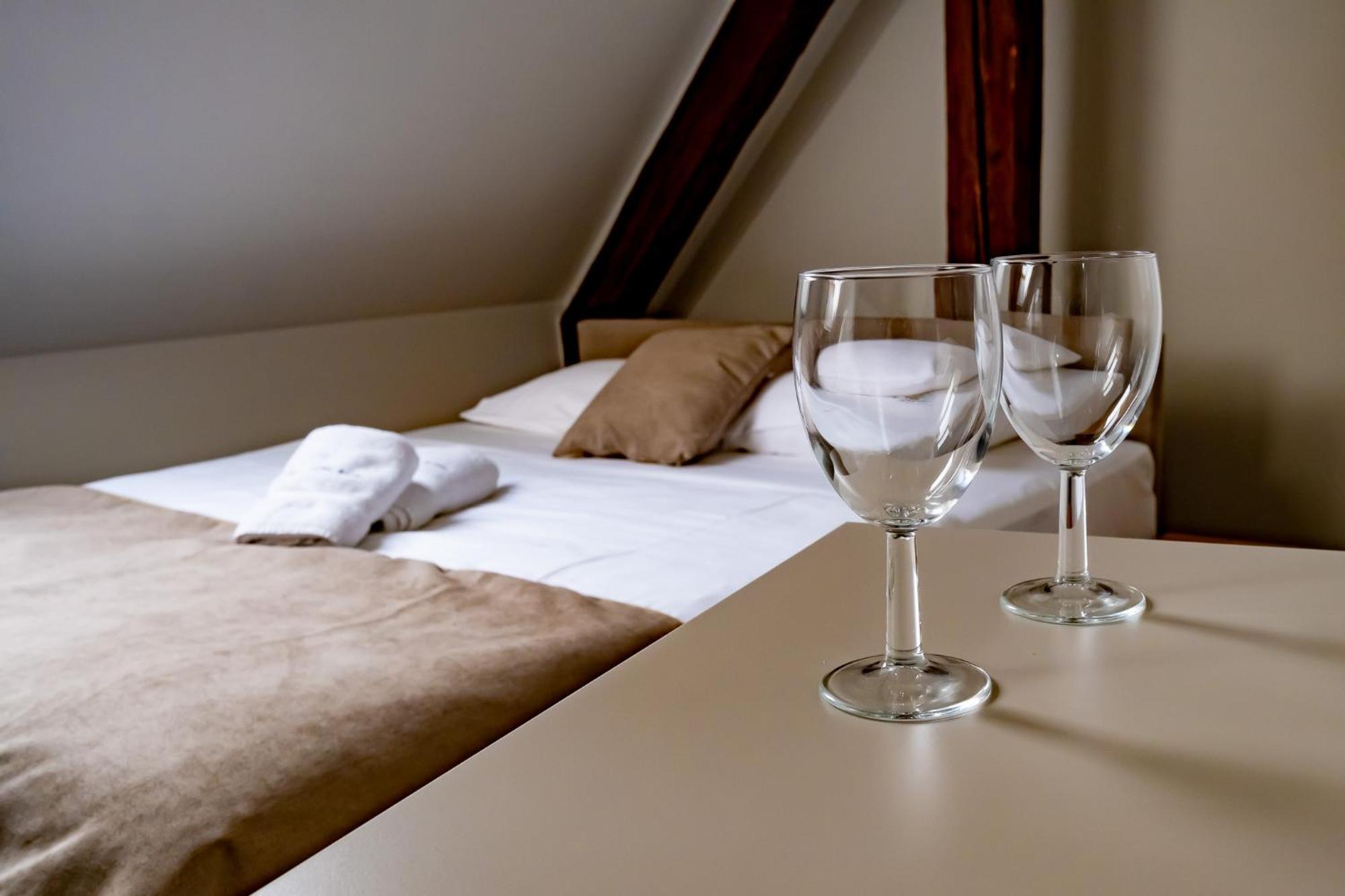 Relax Hotel Stork Леднице Экстерьер фото