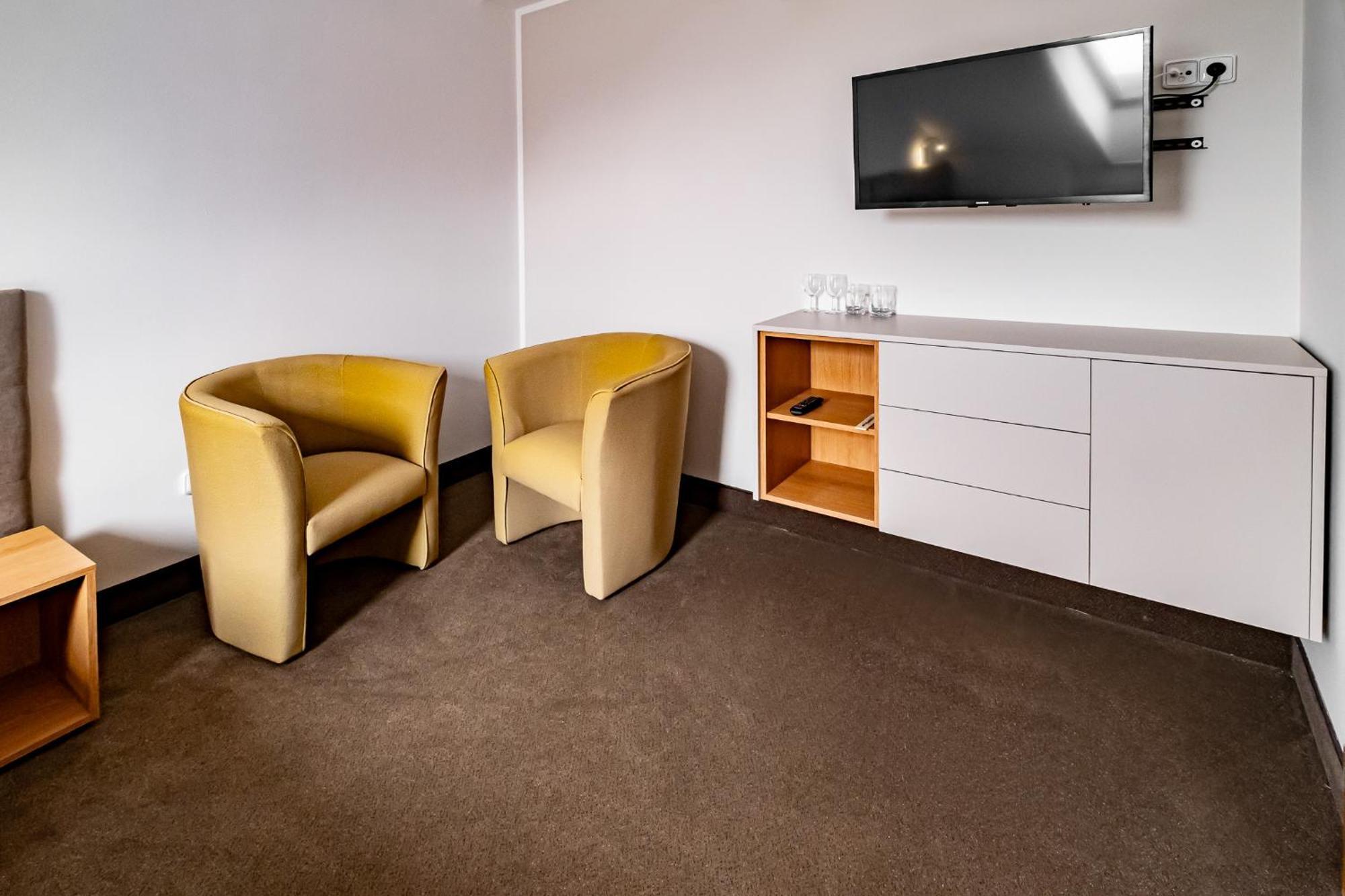 Relax Hotel Stork Леднице Экстерьер фото