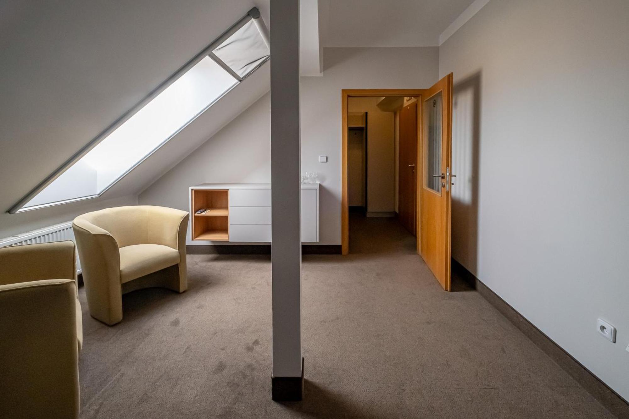 Relax Hotel Stork Леднице Экстерьер фото