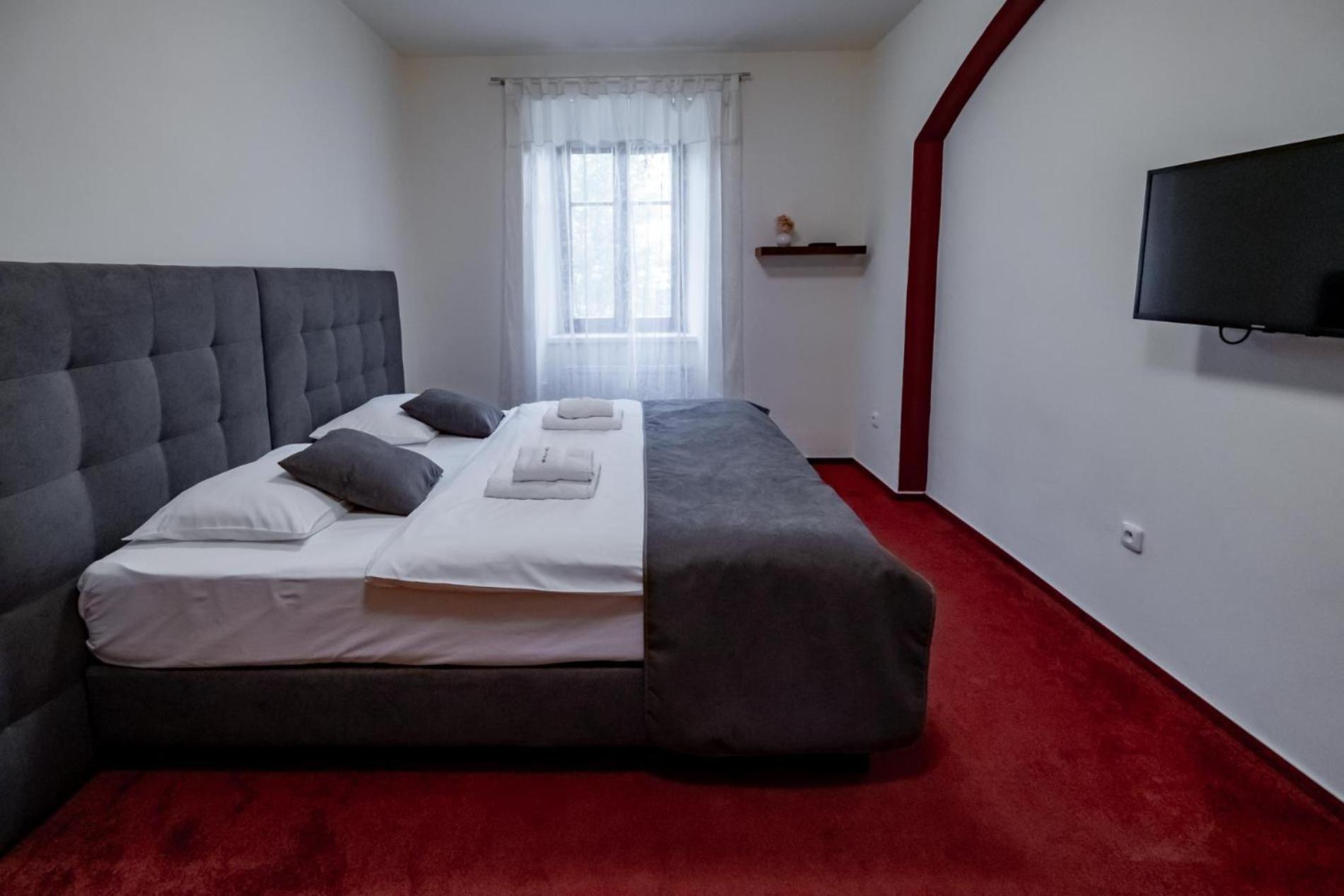 Relax Hotel Stork Леднице Экстерьер фото