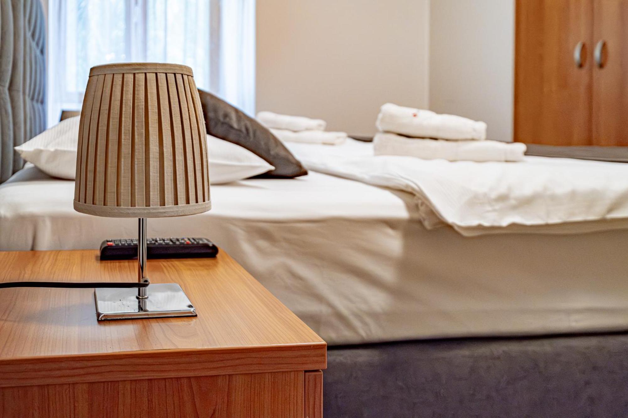 Relax Hotel Stork Леднице Экстерьер фото